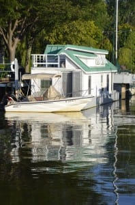 Very cute house boat