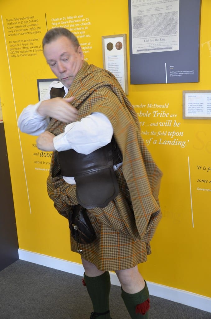 Wrapping a plaid over the shoulder