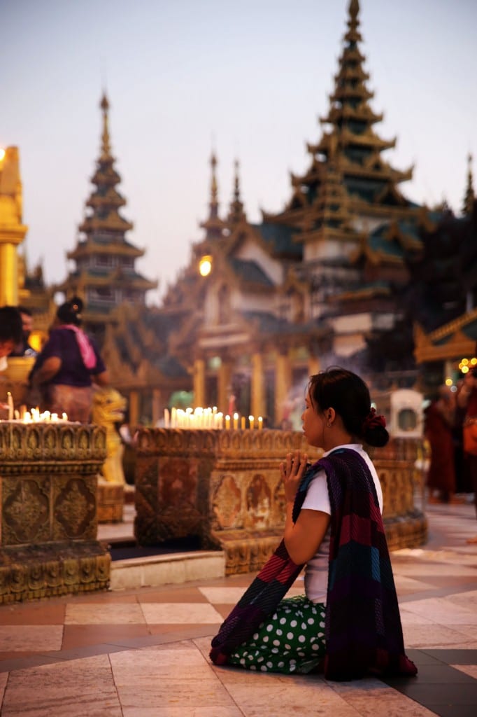 prayingatschwedagon