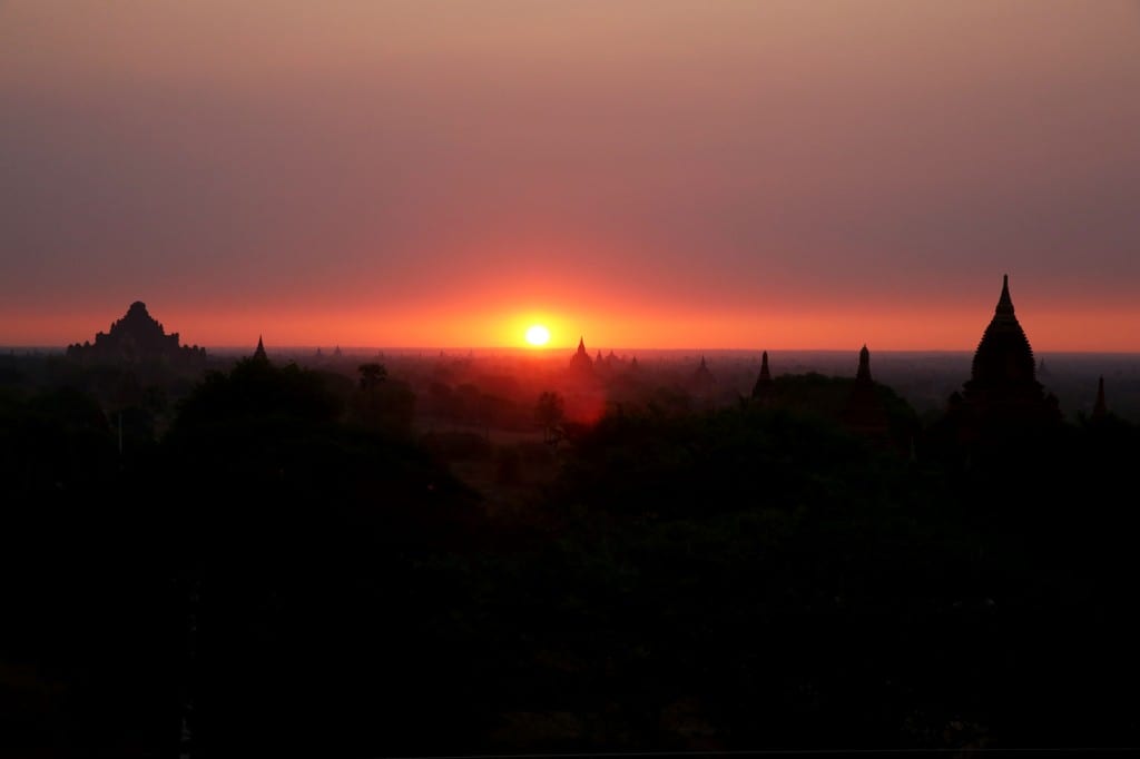 sunrise in Bagan 