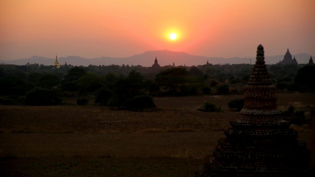 sunset in Bagan 