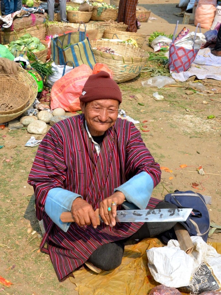 knife sharpener at Bhutan market DSC_7828