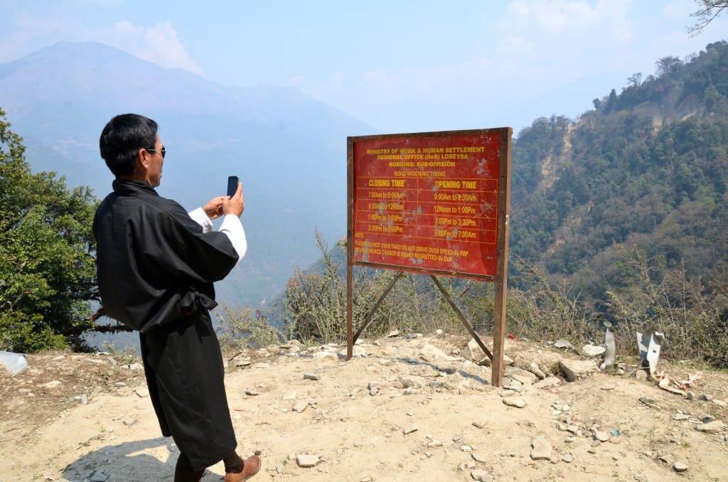 Road closing (called windows) sign in Bhutan DSC_8026
